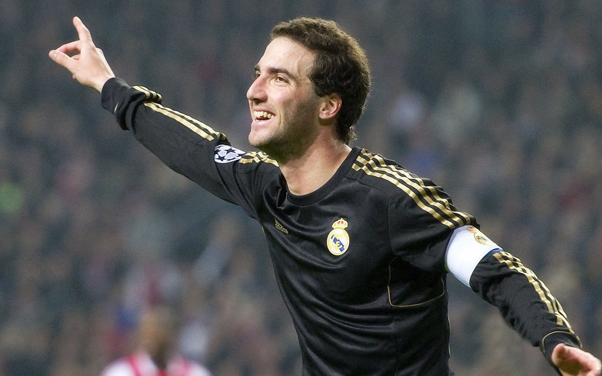 中超球队试行球员荣誉墙记录每位贡献者赛季表现,中超优秀球员