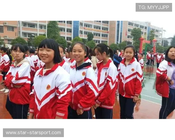 成都教师招聘考生跑步入场，校方称多场面会匆忙，成都教室招聘