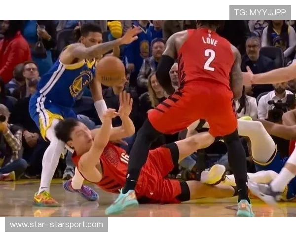 球员在比赛中展现对手无法防范的招牌动作，在比赛中持球队员倒地或坐在地上时比赛应继续进行