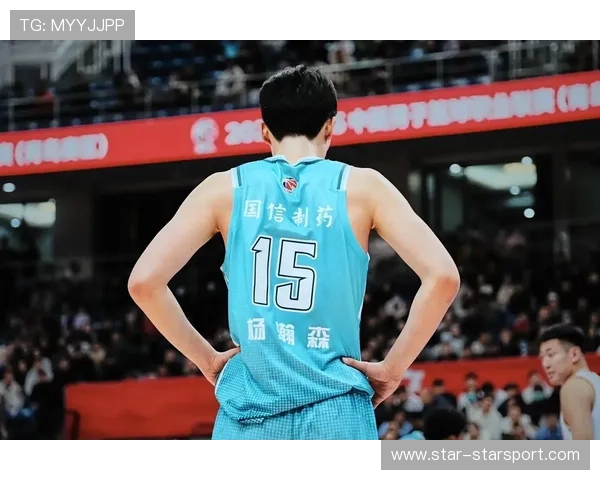 青岛队记：对杨瀚森来说，去G联盟找找比赛感觉显然是件好事，青岛男篮杨瀚森身高