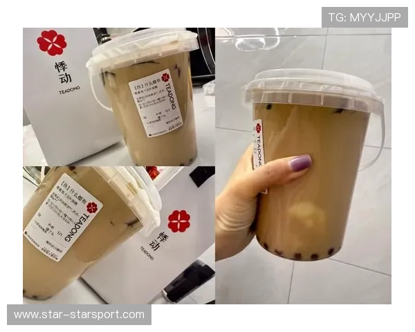 [选手名]晒出的休假照片：脱下队服的他，其实也就是个爱喝奶茶的普通男生小杯